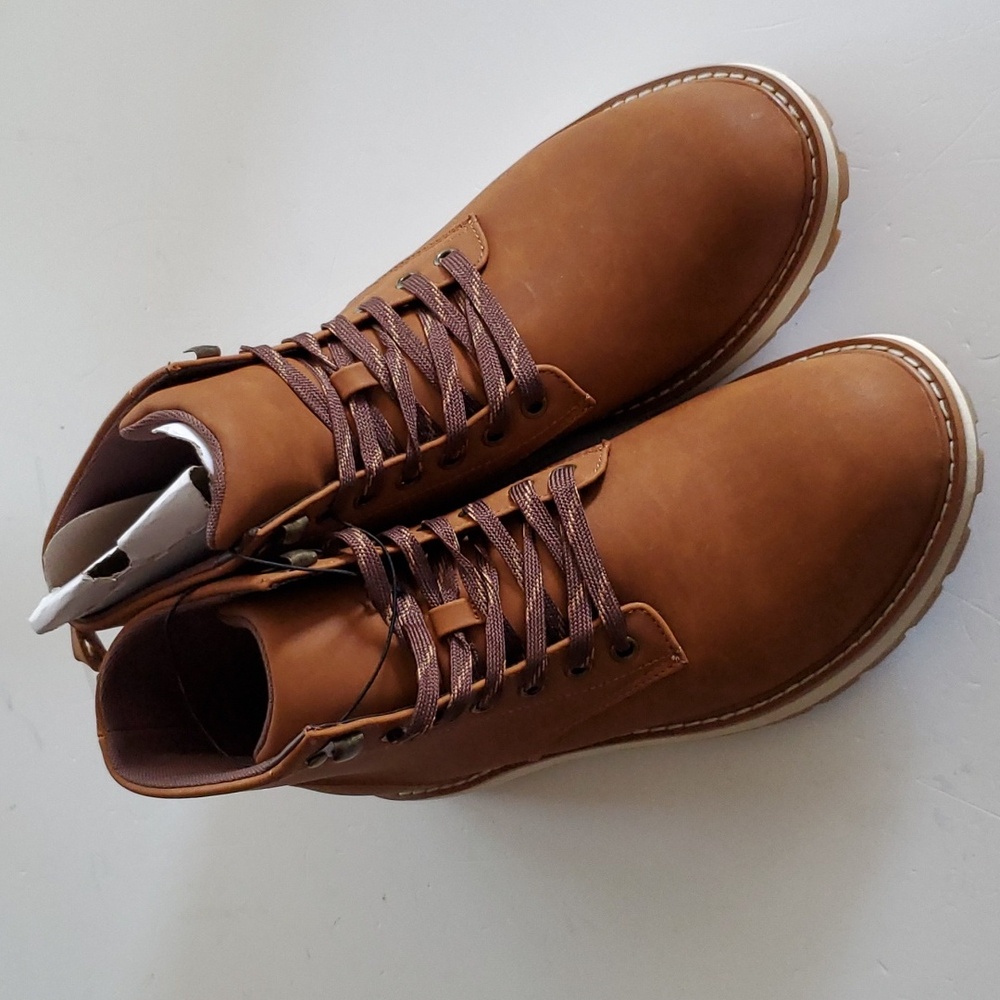 Men's boots size 9 new